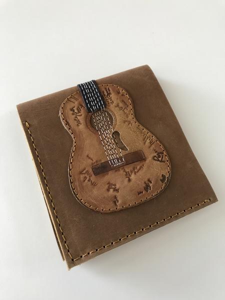 Billetera Guitarra Acústica Trigger Signature - Hecha a mano cuero genuino